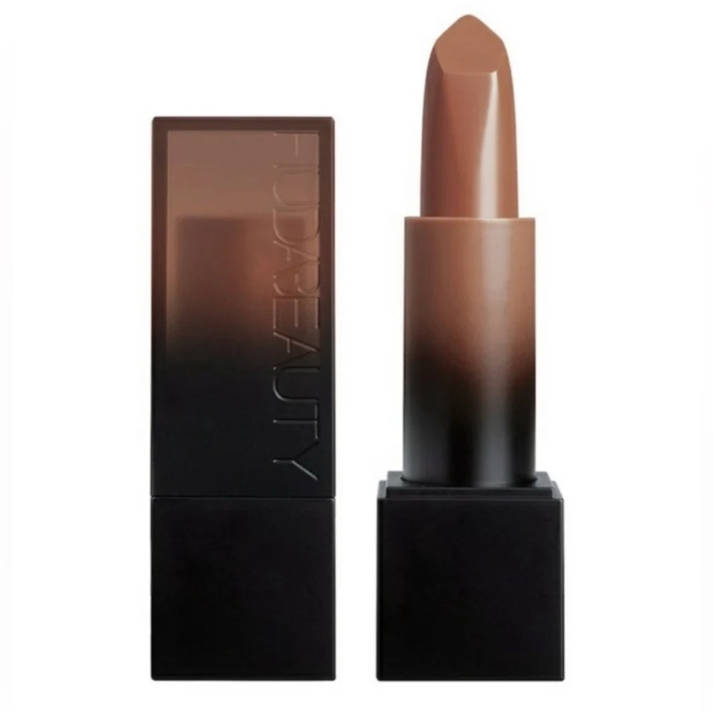 GOAL DIGGER - Huda Beauty Power Bullet Lipstick